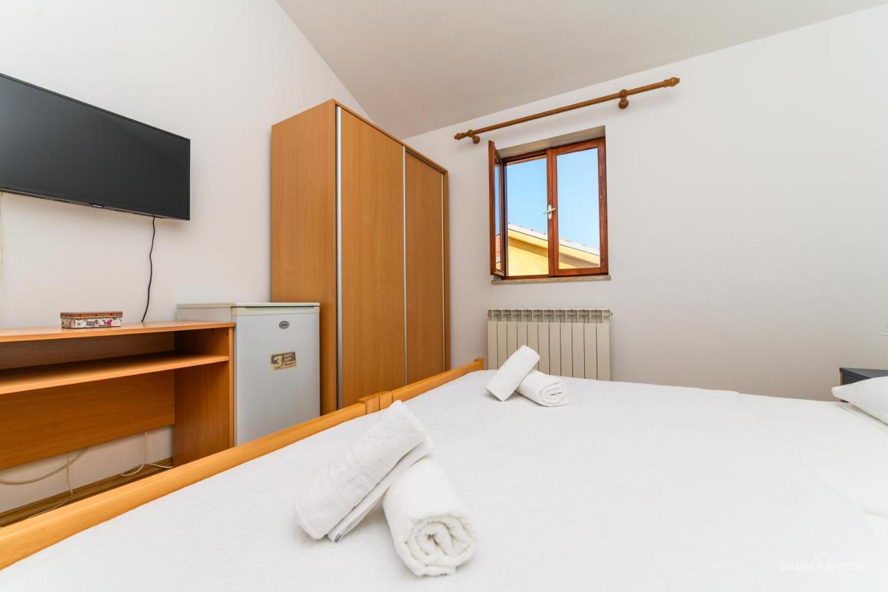 Sobe I Apartman Mareta Miholascica Ngoại thất bức ảnh